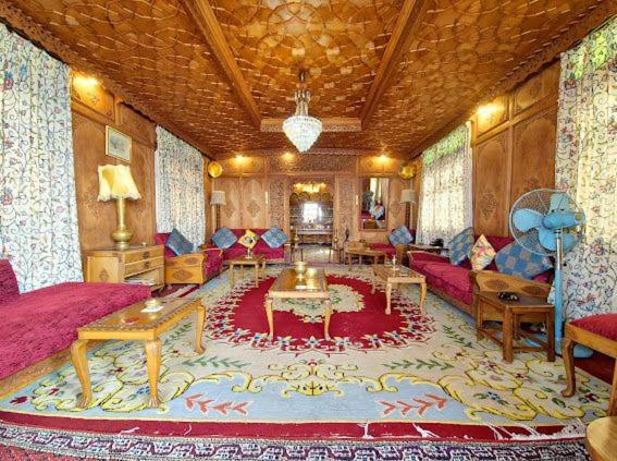 Cheetah Palace - image 10