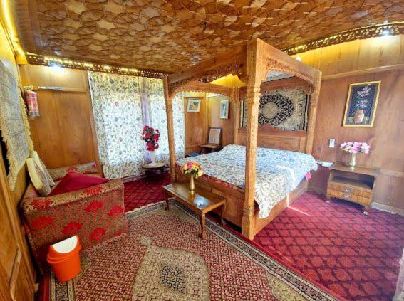 Cheetah Palace - image 9