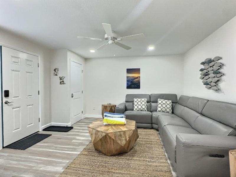 Beachside Vacation Rental Condo on Siesta Key with Pool Access - image 16