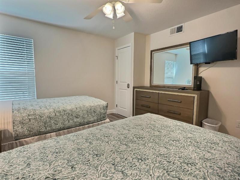 Beachside Vacation Rental Condo on Siesta Key with Pool Access - image 28