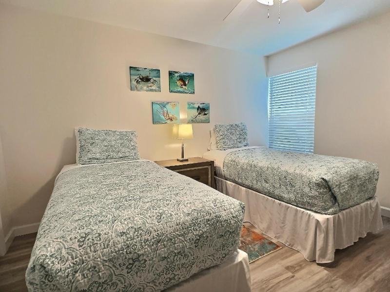 Beachside Vacation Rental Condo on Siesta Key with Pool Access - image 7