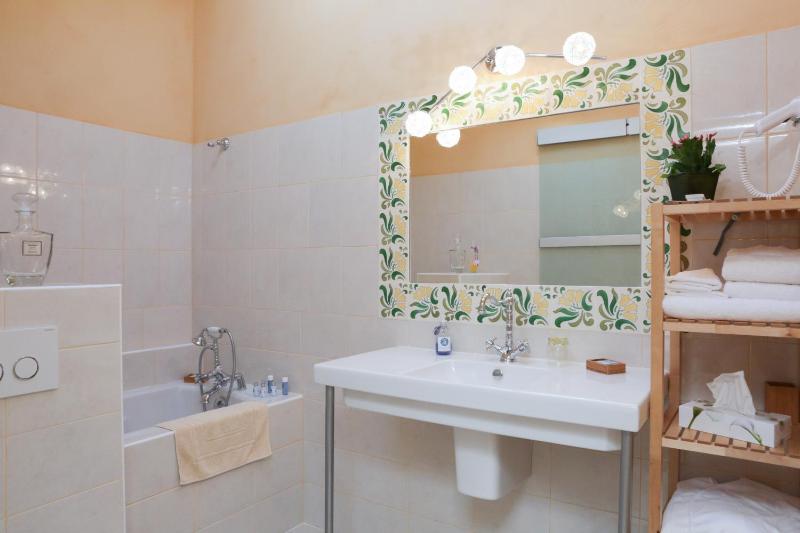 Double Room with Private Bathroom image 2