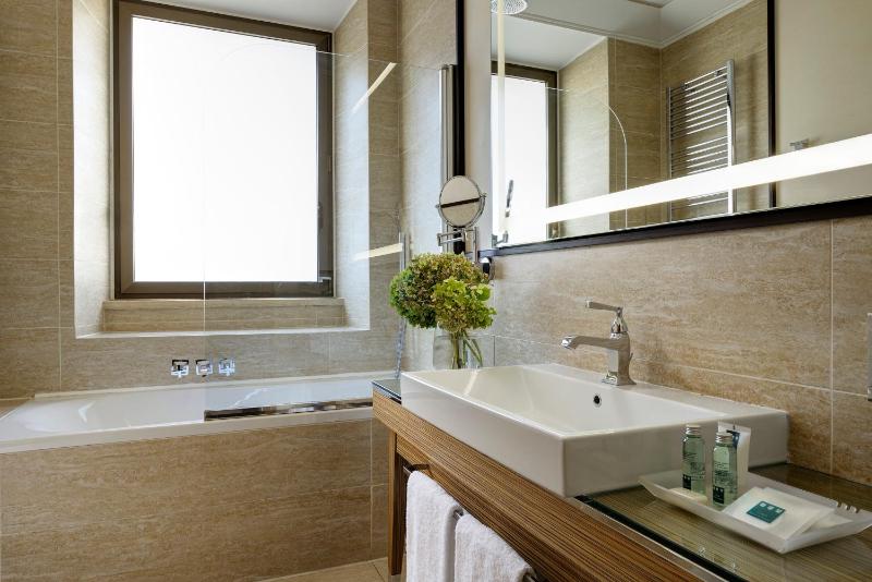 Superior Double Room image 4