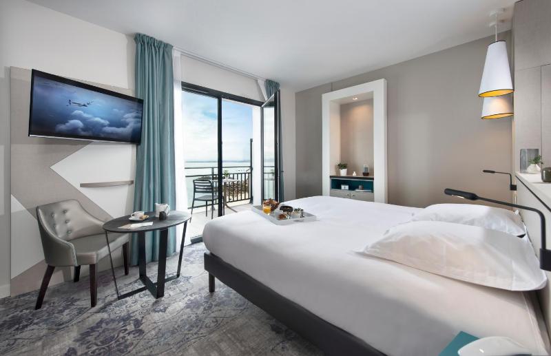 Comfort Room with Sea View image 1