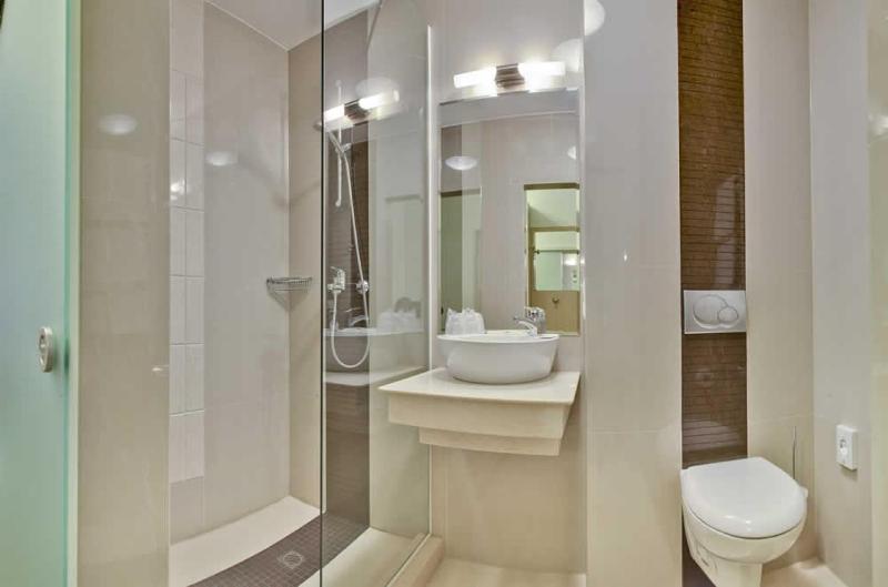 Double Room image 3