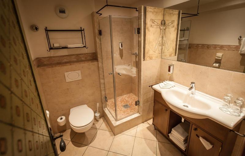 Triple Room (2 adults + 1 child under 12 years) image 2