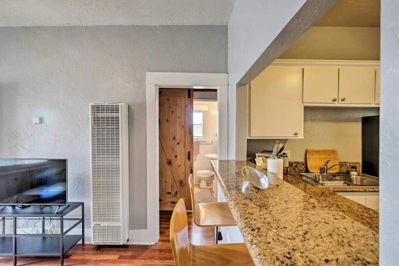 Entire Building Sleeps 20 I Little Italy - image 9
