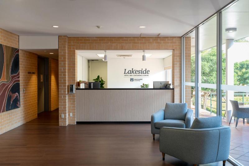 Lakeside Hotel and Conference Centre - image 4