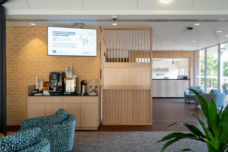 Lakeside Hotel and Conference Centre - image 10