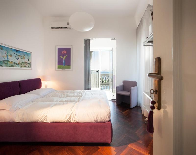 Deluxe Double Room with Balcony and Sea View image 4