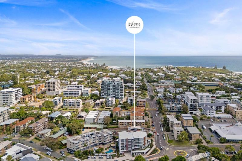 Sunny Kings Beach Escape w Pool - 300m to beach - image 17