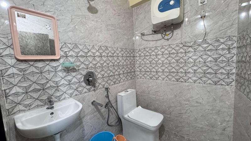 SS Royal Inn - image 3