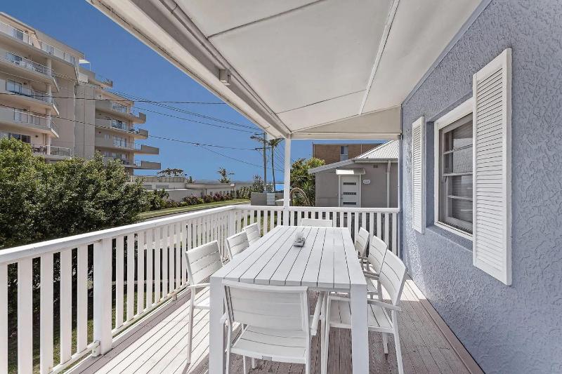 Oscar's Beach House 14 Tomaree Rd - pet friendly air con Wi-Fi Linen - image 4