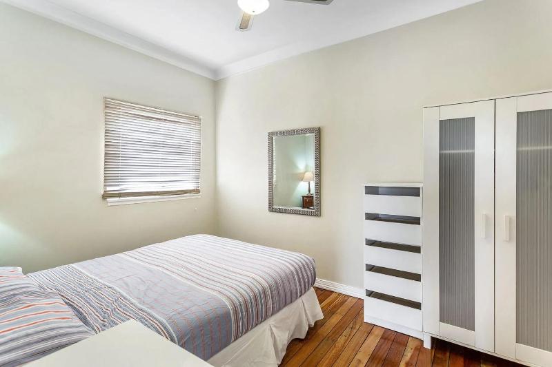Oscar's Beach House 14 Tomaree Rd - pet friendly air con Wi-Fi Linen - image 7