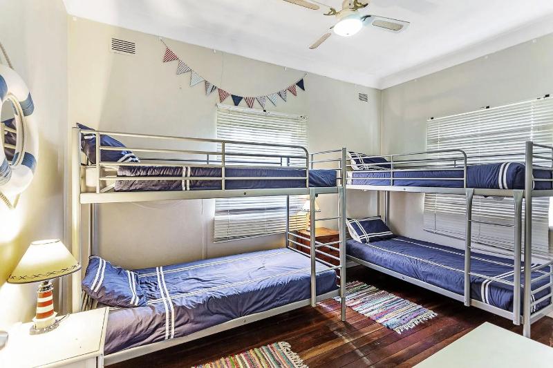 Oscar's Beach House 14 Tomaree Rd - pet friendly air con Wi-Fi Linen - image 15
