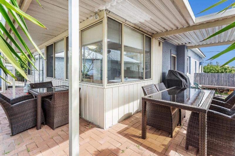 Oscar's Beach House 14 Tomaree Rd - pet friendly air con Wi-Fi Linen - image 22