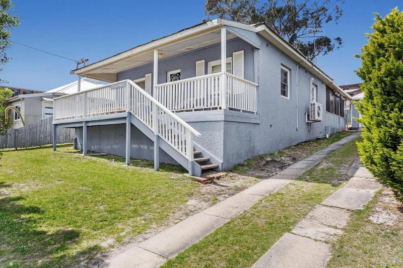 Oscar's Beach House 14 Tomaree Rd - pet friendly air con Wi-Fi Linen - image 23