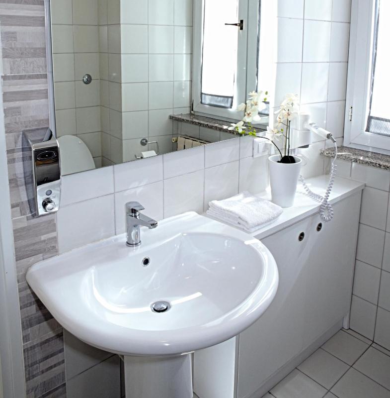 Comfort Double Room image 4