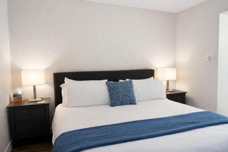 Charming Studio•Amazing Location•King-Size Bed - image 14