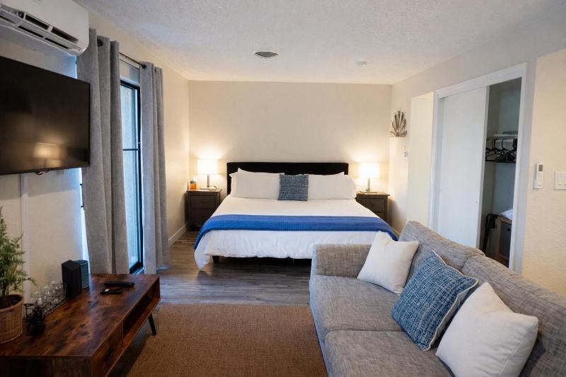 Charming Studio•Amazing Location•King-Size Bed - image 12
