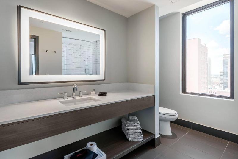 Cambria Hotel Houston Downtown Convention Center - image 43