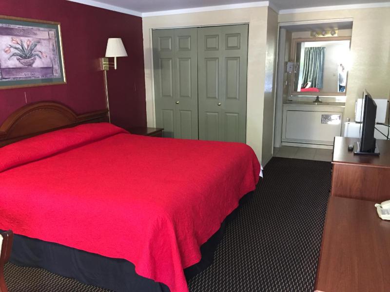 Deluxe King Room image 2
