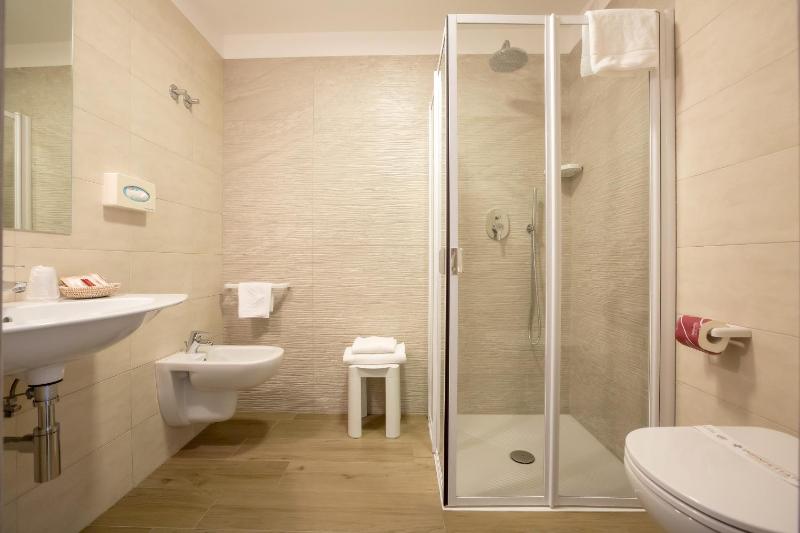 Triple Room image 2