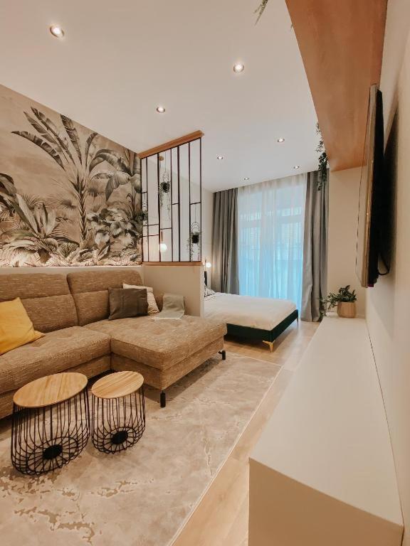 P11 Center Designer Apartment - image 1
