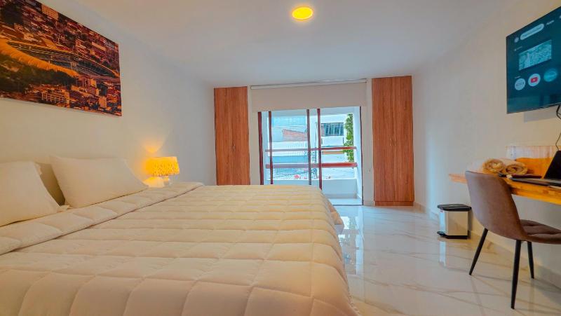 Riviera Hotel Boutique - image 2