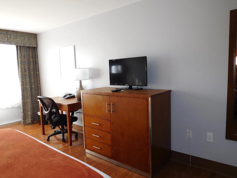 Queen Room image 3