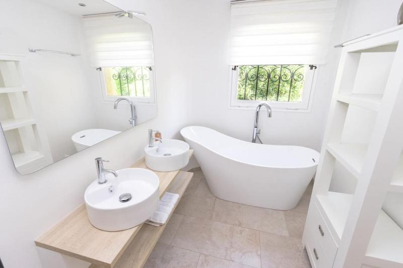 Myrtes - Villa 220m2 Piscine Cuisine Salon ext Sunset - image 3