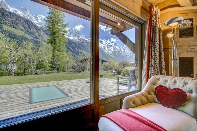 Michka - Chalet 500m Flegere Cheminee Jardin Vue 180 - image 4
