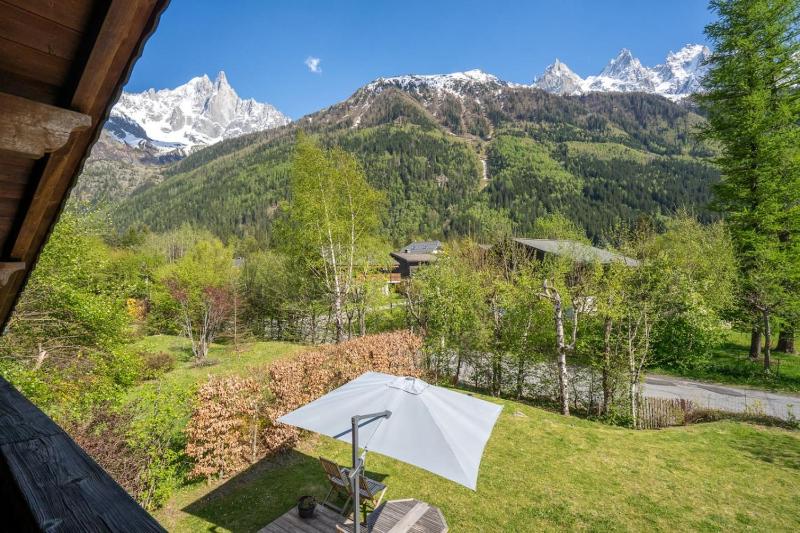 Michka - Chalet 500m Flegere Cheminee Jardin Vue 180 - image 14