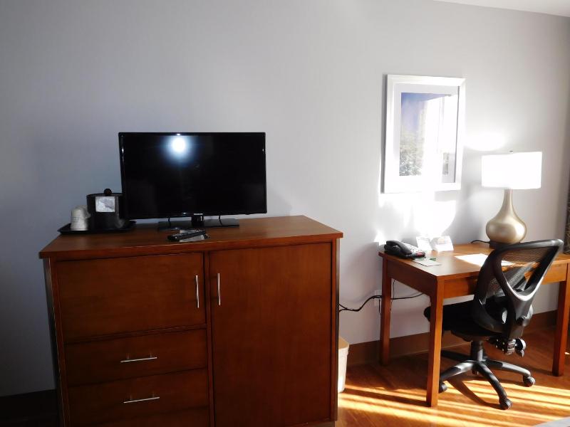 Queen Room image 2