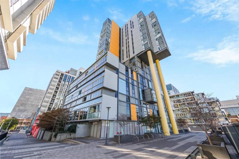 Resort-Style 1BR Apt in Adelaide CBD with Pool and Spa - image 14
