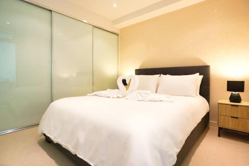 Resort-Style 1BR Apt in Adelaide CBD with Pool and Spa - image 6