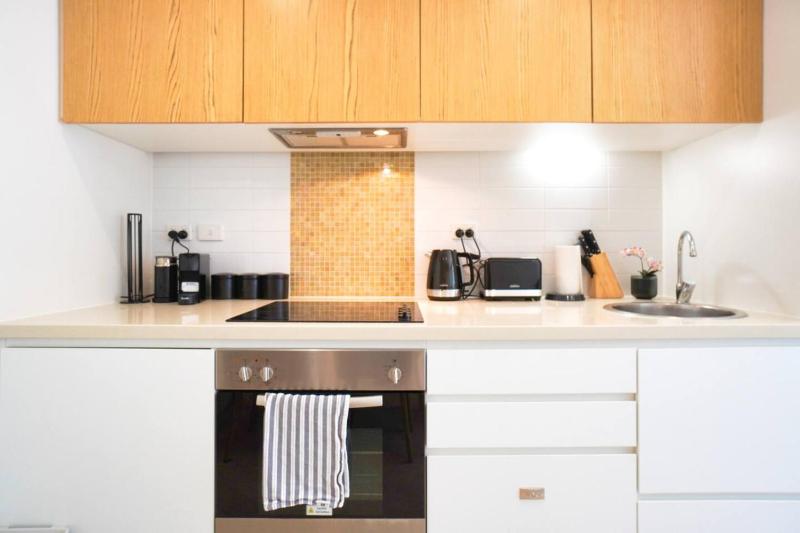 Resort-Style 1BR Apt in Adelaide CBD with Pool and Spa - image 12