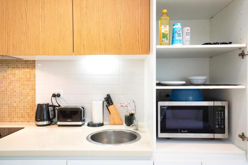 Resort-Style 1BR Apt in Adelaide CBD with Pool and Spa - image 2
