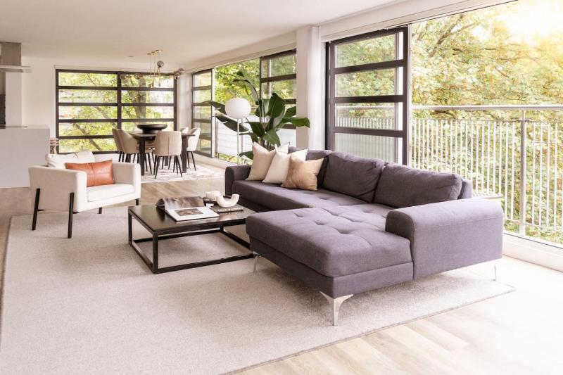 Stunning Modern Glass Wall Penthouse City Centre - image 20