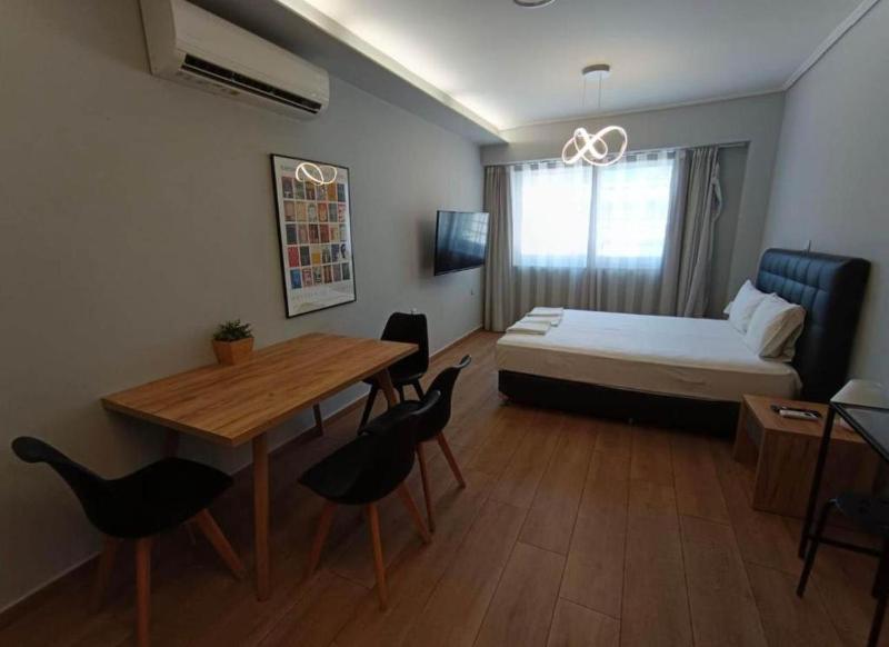 Amazing apt in Athens close to Metro Station - image 1