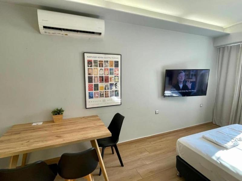 Amazing apt in Athens close to Metro Station - image 3