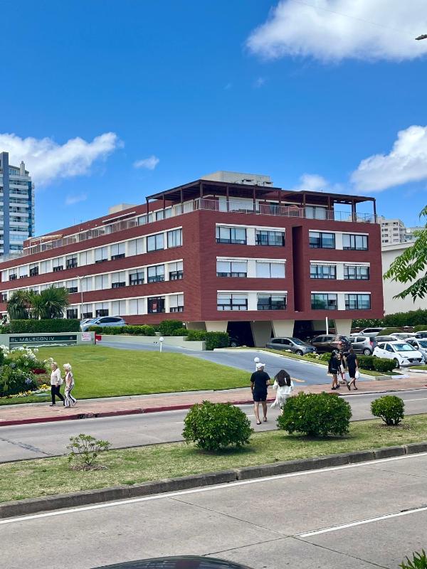 Edificio Carbe Punta del Este - Frente al Mar -parada 2 de la Mansa - image 19