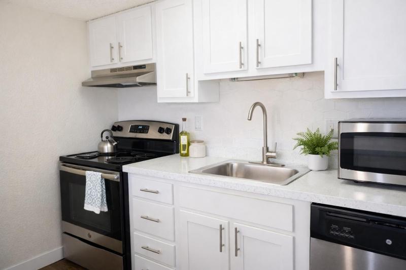 Comfortable SLC Studio | Great Location - image 4