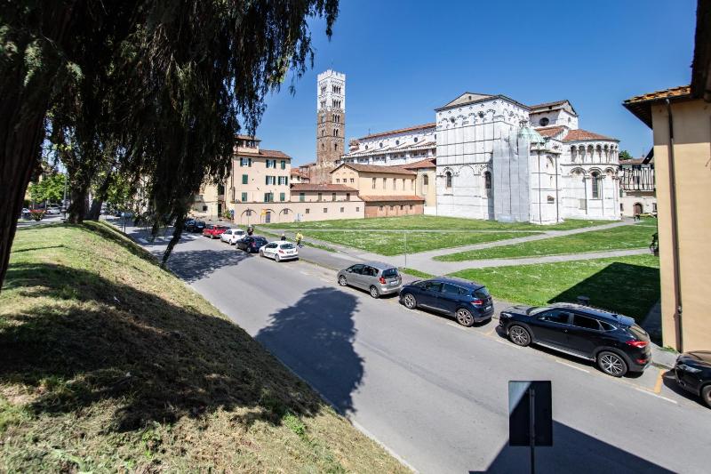 Arcobaleno Apartment in Center Town with Terrace - image 50