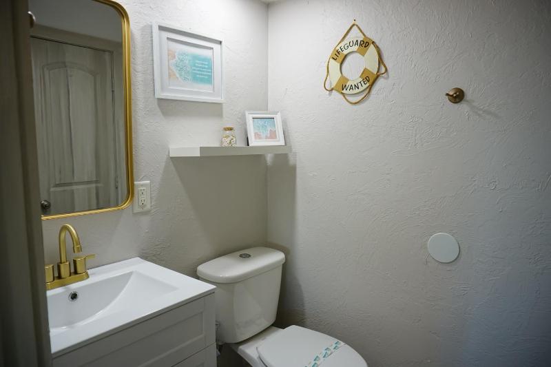 Anna Maria Island Beach Shack Pet Friendly! - image 23