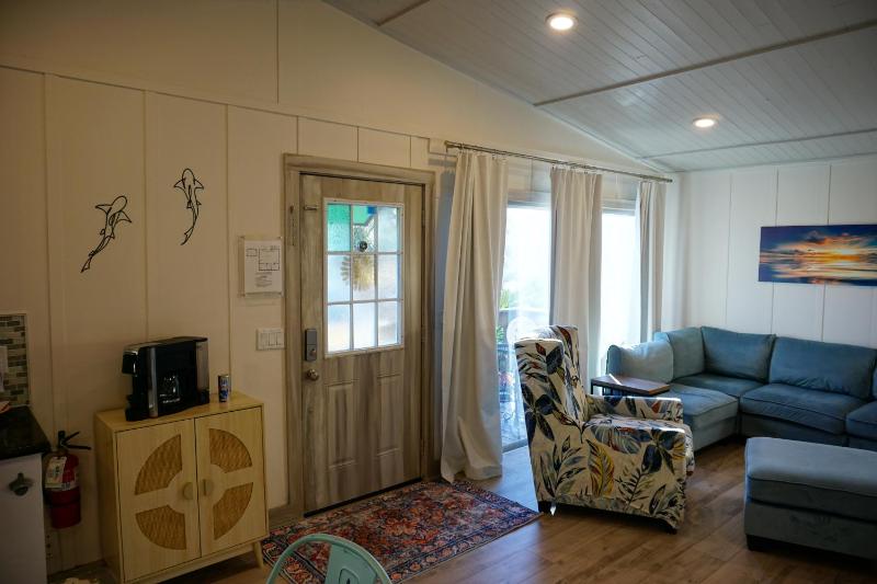 Anna Maria Island Beach Shack Pet Friendly! - image 10