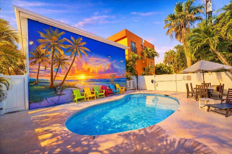 Siesta Key Village Heated pool - image 7