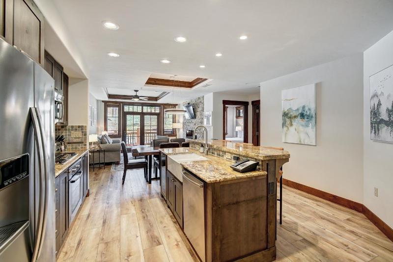 Luxury 2 Bedroom Condo with Mountain View condo - image 23