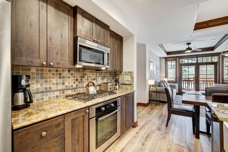 Luxury 2 Bedroom Condo with Mountain View condo - image 14