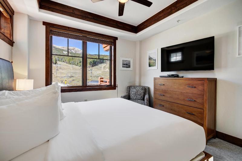 Luxury 2 Bedroom Condo with Mountain View condo - image 18